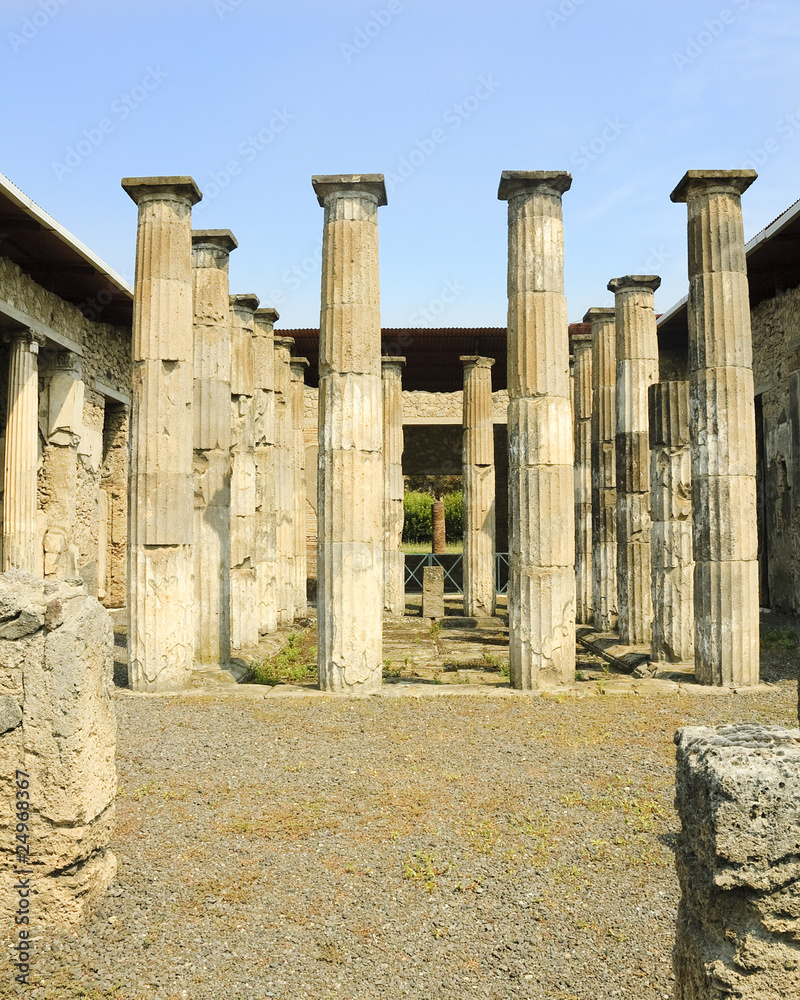 roman ruins in pompeii