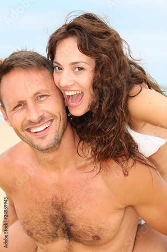 Obraz na plátně Couple heureux à la plage