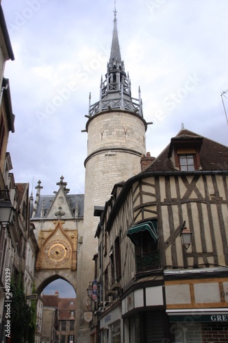 Auxerre la tour de l'horloge