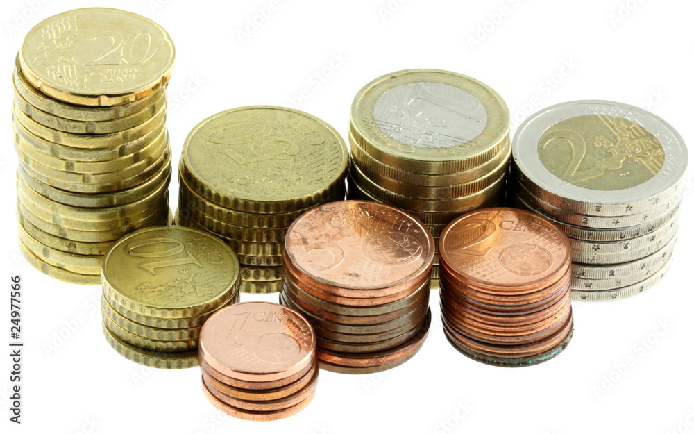 assortiment de toutes les pièces d'euros, fond blanc assortiment de toutes les pièces d'euros, fond blanc