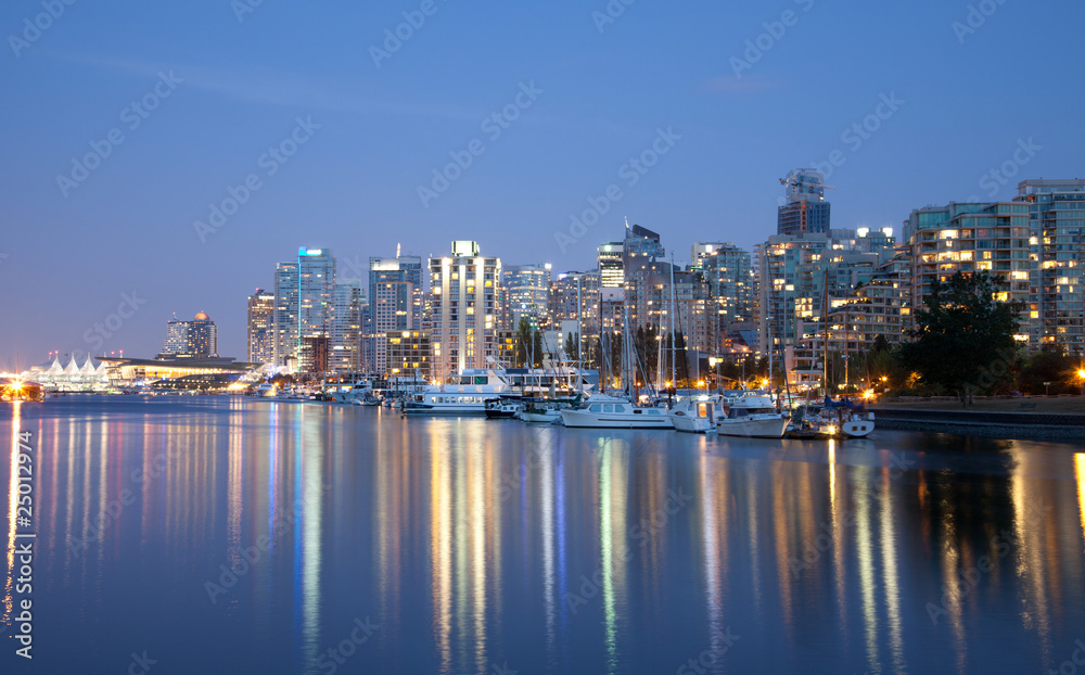Obraz premium Vancouver skyline at night