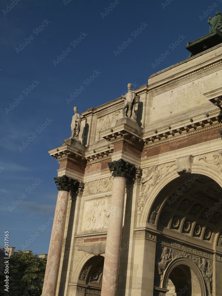 Arco del triunfo del Louvre en Paris