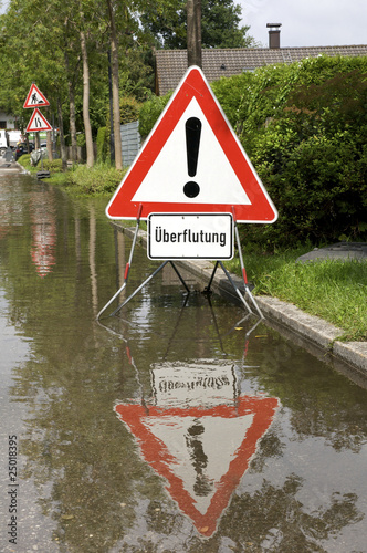 Straßenschild - Überflutung