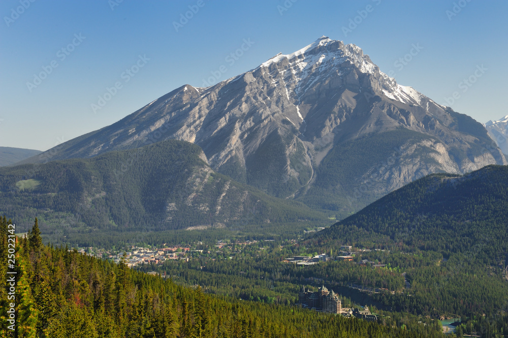 Fototapeta premium Cascade Mountain & Fairmont Banff Springs