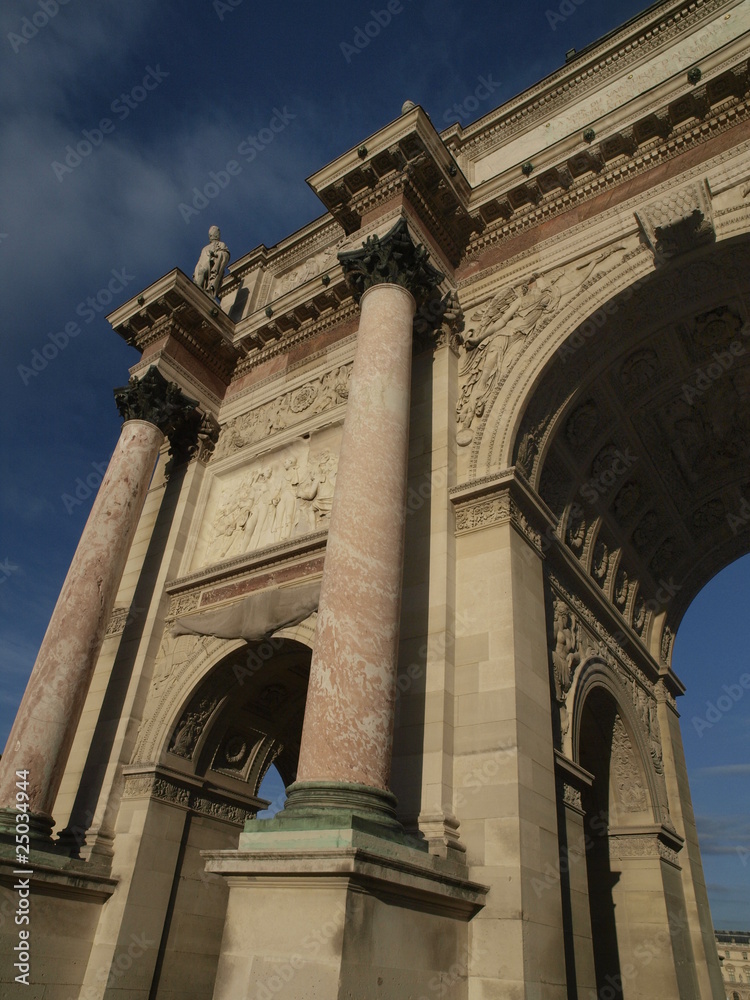 Arco del triunfo del Louvre en Paris