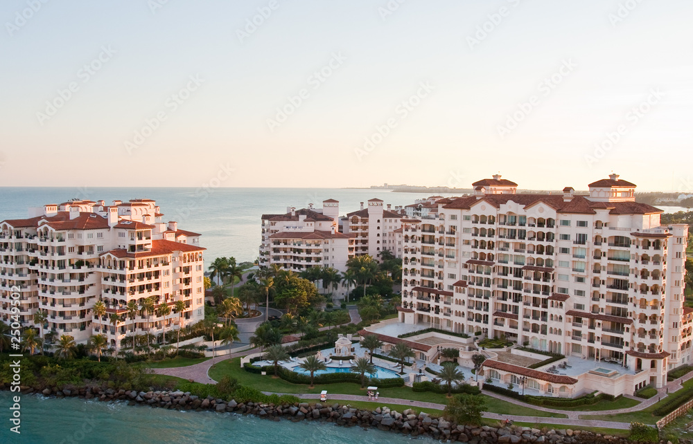 Luxury Tropical Resort Condos on Coast Luxury Tropical Resort Condos on Coast