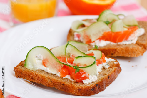 Toast with vegetables and fish