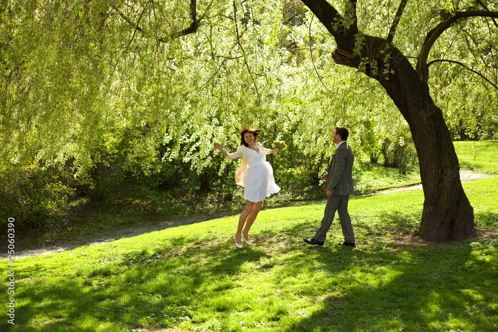 Fototapeta premium just married standing under the greenwood tree