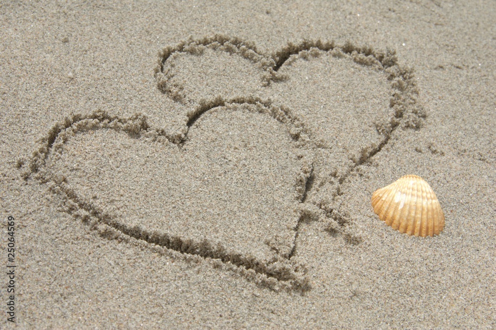 Zwei Herzen im Sand StockFoto Adobe Stock