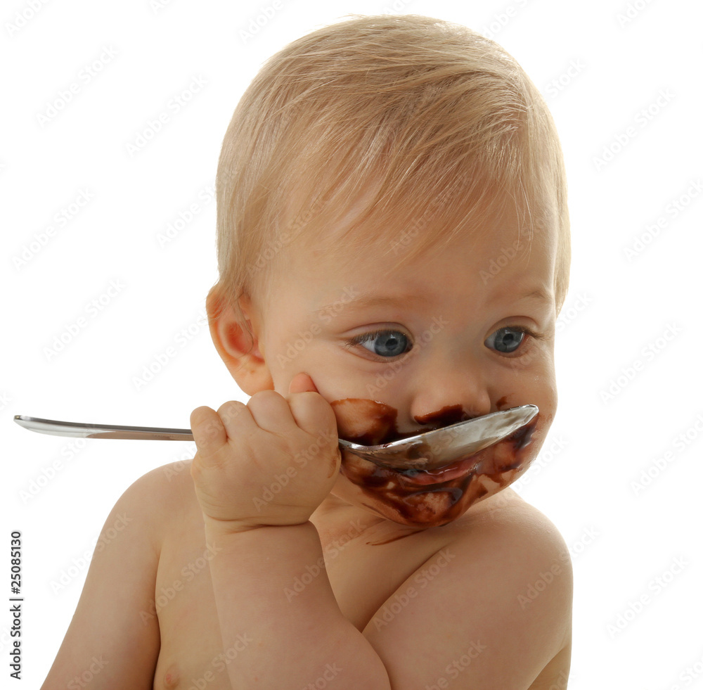 bébé en train de manger du chocolat Stock Photo | Adobe Stock