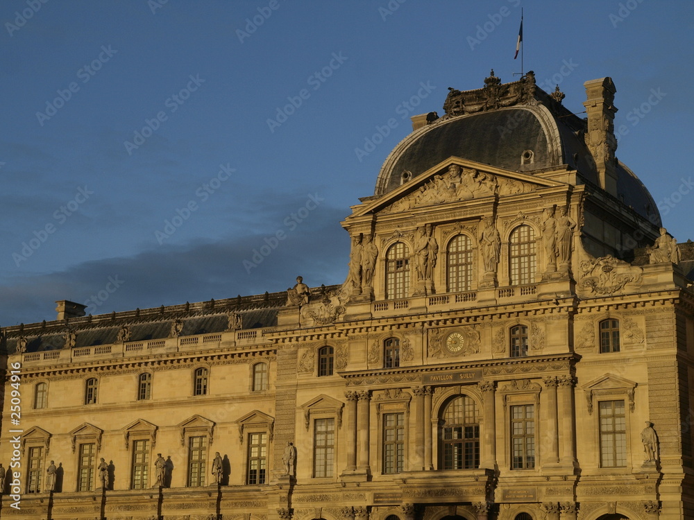 Fototapeta premium Museo del Louvre en Paris