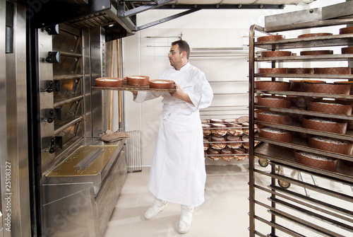 Pastry chef who prepares the cake -Panettone