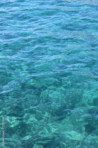 Türkisblaues Wasser des Mittelmeers
