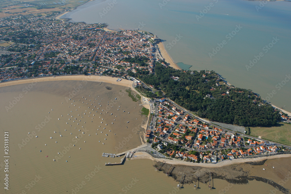 vue aérienne l'Anse de Fouras, Port Nord , Charente-Maritime (17 Stock  Photo | Adobe Stock