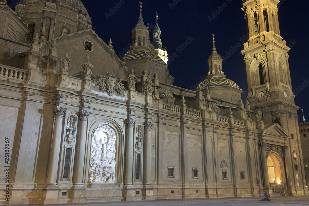 Naklejka premium Pilar cathedral in Saragossa, Spain