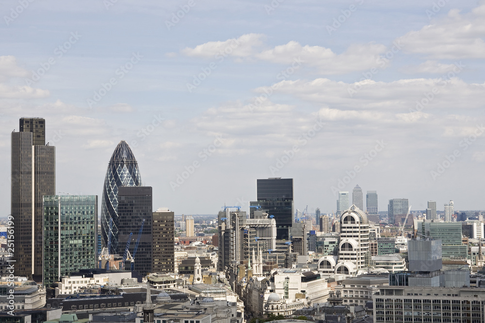 Fototapeta general view with buildings against blue sky in london UK