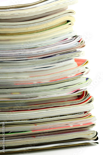 pile de magazines, fond blanc © Unclesam
