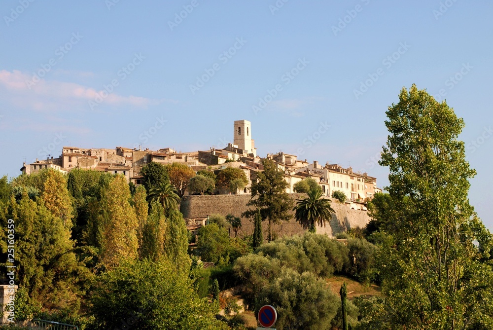 Panorama d'un village provençal