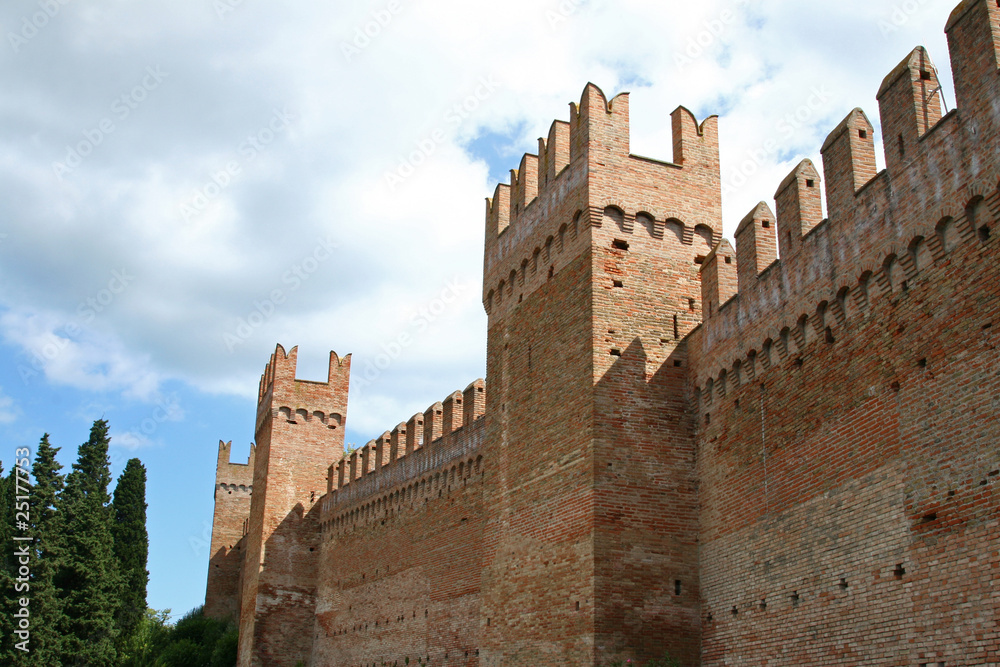Mura del Castello di Gradara