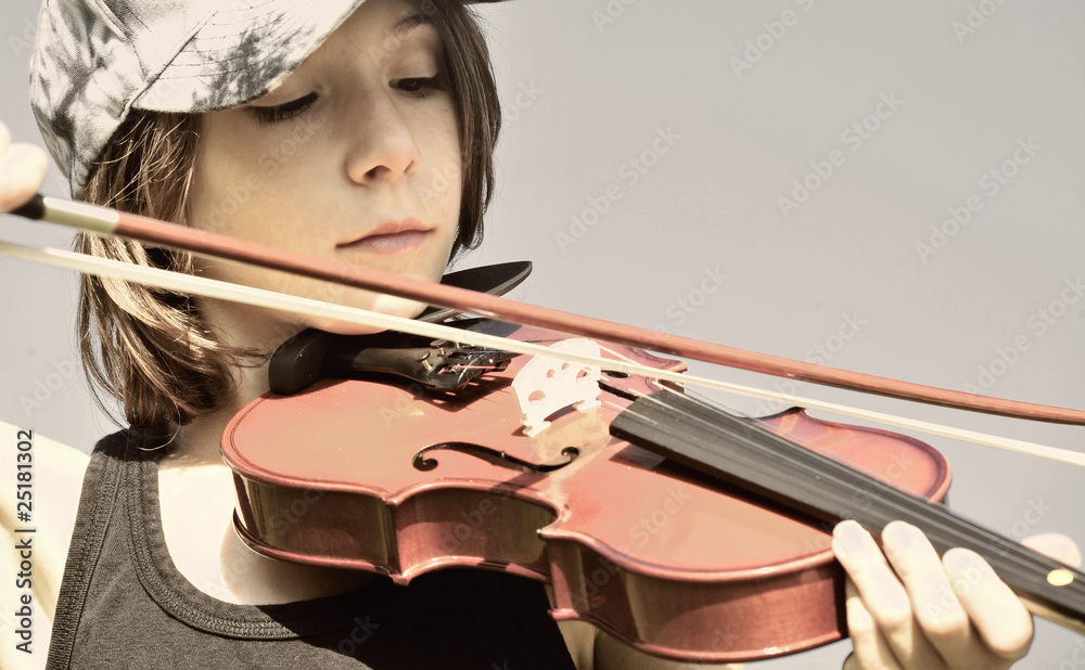 Obraz premium Mädchen spielt Geige