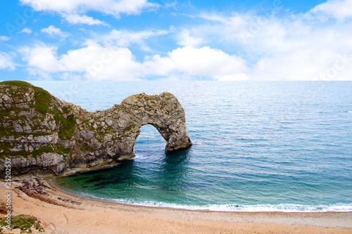 Durdle Door a naturally eroded limestone arch in Dorset UK Fototapet