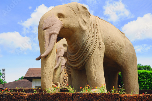 Elephants statue photo