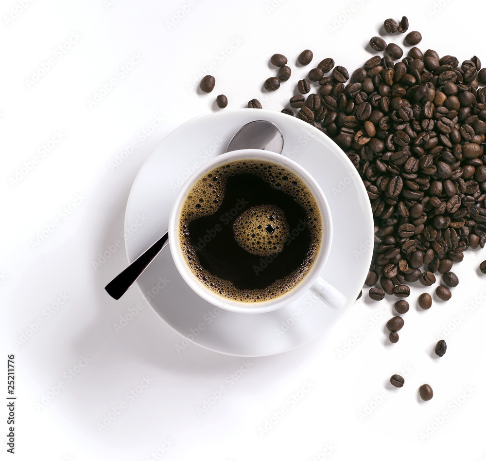 Fototapeta premium Tasse kaffee mit Bohnen