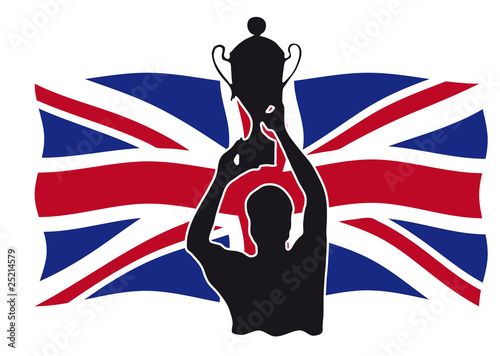 Sieger mit Pokal vor britischer Flagge