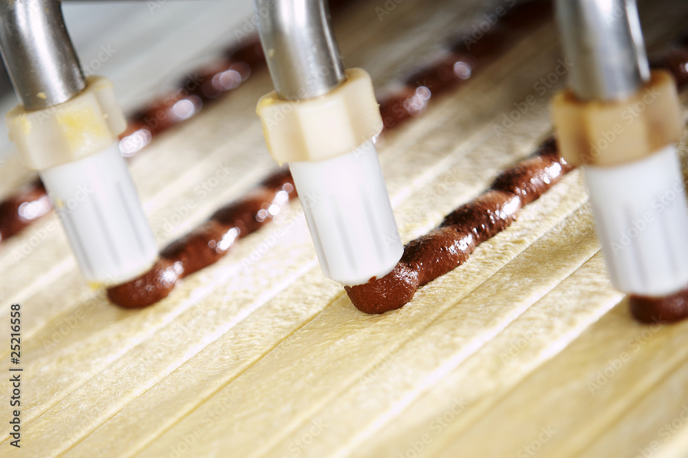 maschinelle Herstellung von Kuchen maschinelle Herstellung von Kuchen