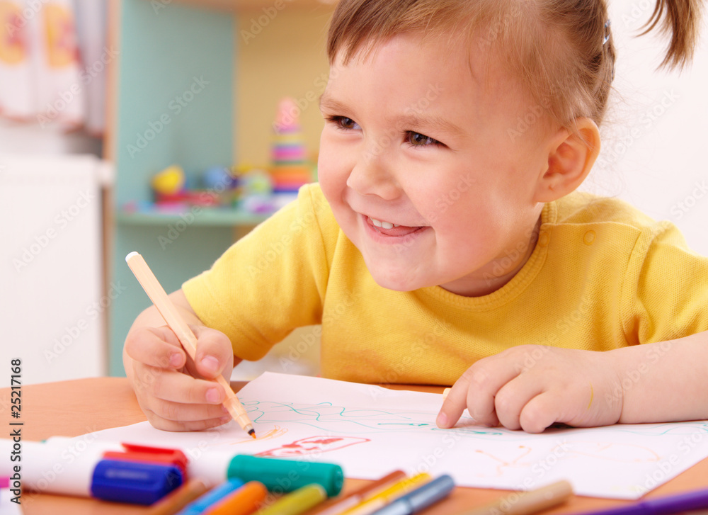Little girl draw with felt-tip pen Little girl draw with felt-tip pen