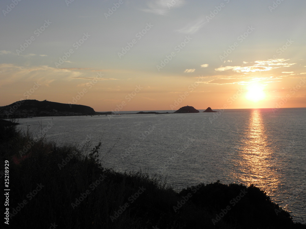 coucher de soleil sur l'ile Rousse