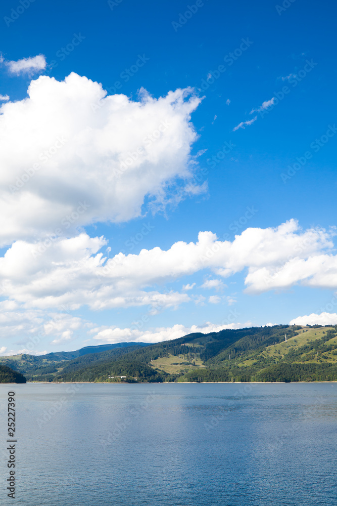 Izvorul Muntelui Lake Izvorul Muntelui Lake