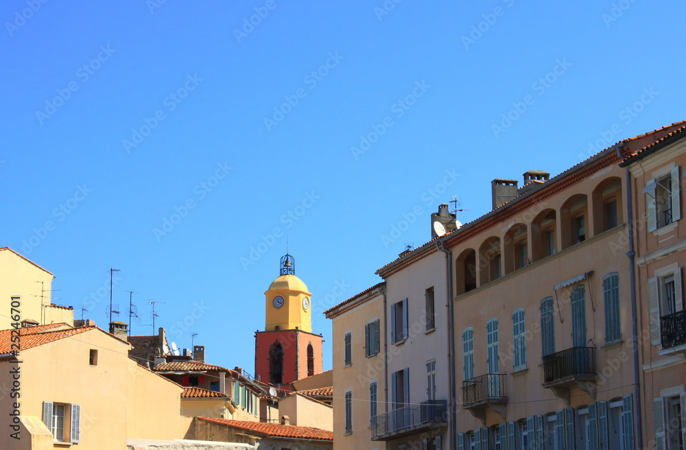 Immeuble et clocher St Tropez