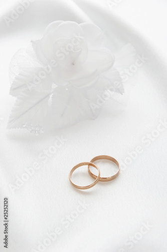 The wedding rings and a bouquet of the bride