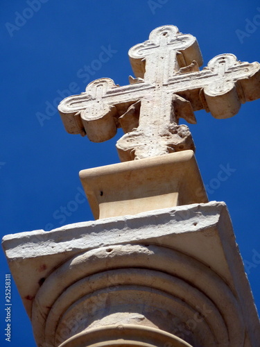 croce in pietra di una chiesa photo