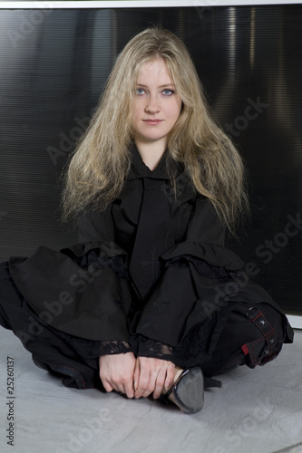 Canvas Print teen girl wearing Gothic clothes sitting on the floor