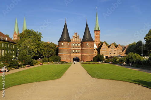 Obraz na płótnie Das Lübecker Holstentor w salonie