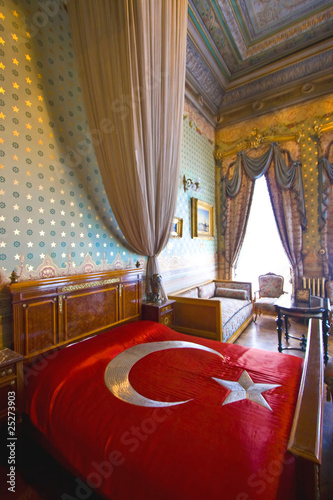 Photography Dolmabahce palace - Ataturk's bed