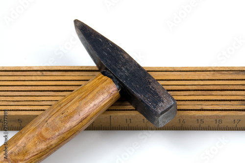 Hammer & Zollstock