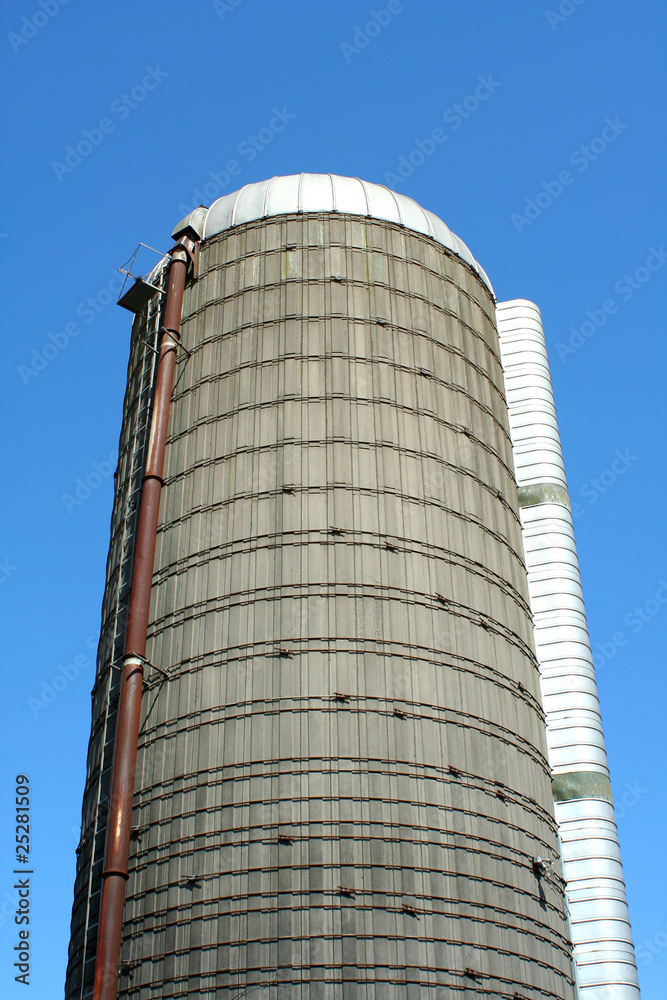 Grain silo