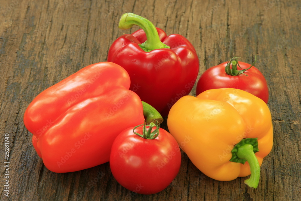 Tomaten und Paprika Tomaten und Paprika