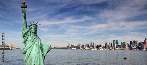 Obraz na płótnie tourism concept new york city with statue liberty w salonie