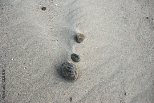 Steine im Sand