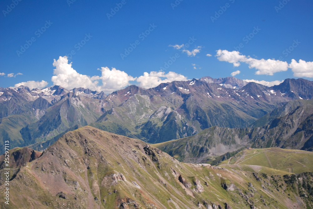 Les Pyrénées depuis le pic de Bastan