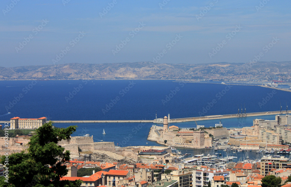 Blick auf Marseille und das Mittelmeer