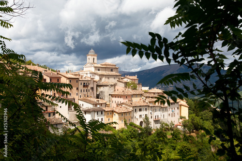 Valokuva hill-top village Italy
