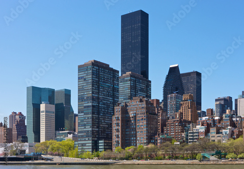 New York City skyline © johanelzenga