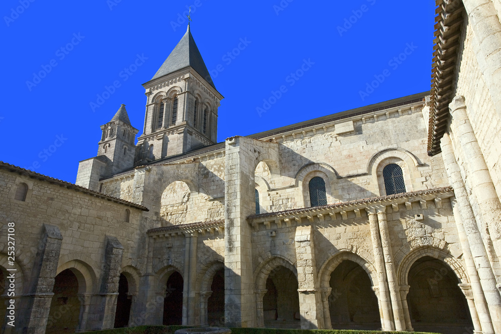 france; 85; marais poitevin,nieul sur l'autise : abbaye saint vi