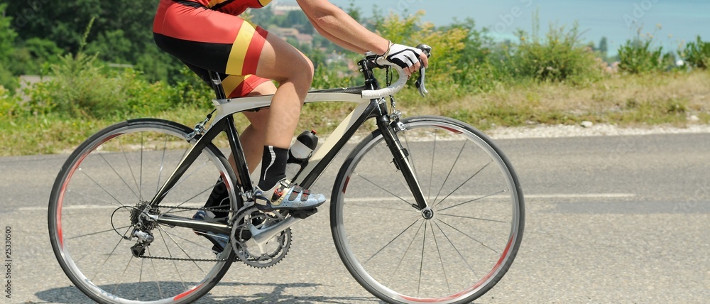 Fototapeta premium Bicicletta su strada
