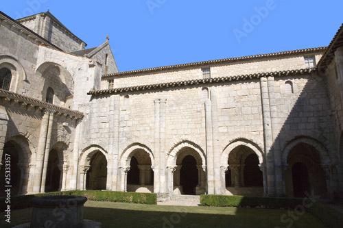 france; 85; marais poitevin,nieul sur l'autise : abbaye romane s